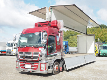 いすゞ ギガ 冷凍ウイング 大型 QKG-CYJ77A 年式 H28[写真03]