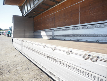 日野 プロフィア ウイング車 大型 QKG-FW1EXBG 年式 H25[写真20]