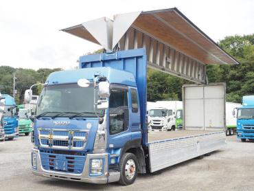 いすゞ ギガ ウイング車 大型 QKG-CYJ77A 年式 H24[写真02]
