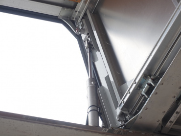 いすゞ ギガ ウイング車 大型 QKG-CYJ77A 年式 H24[写真17]