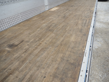 いすゞ ギガ ウイング車 大型 QKG-CYJ77A 年式 H24[写真28]