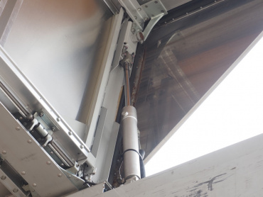 いすゞ ギガ ウイング車 大型 QKG-CYJ77A 年式 H24[写真16]