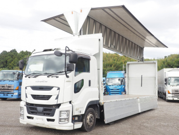 いすゞ ギガ ウイング車 大型 QPG-CYJ77B 年式 H28[写真03]
