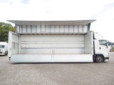 いすゞ ギガ ウイング車 大型 QPG-CYJ77B 年式 H28[写真11]