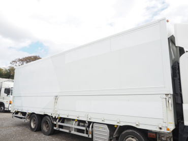 いすゞ ギガ ウイング車 大型 QPG-CYJ77B 年式 H28[写真10]