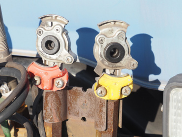 日野 プロフィア トラクタ 大型 QPG-SH1EDDG 年式 H27[写真16]