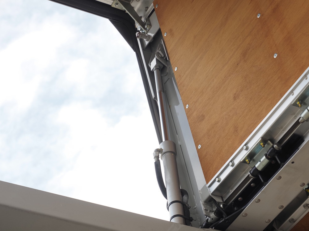 いすゞ フォワード ウイング車 中型 TKG-FRR90T2 年式 H27[写真07]