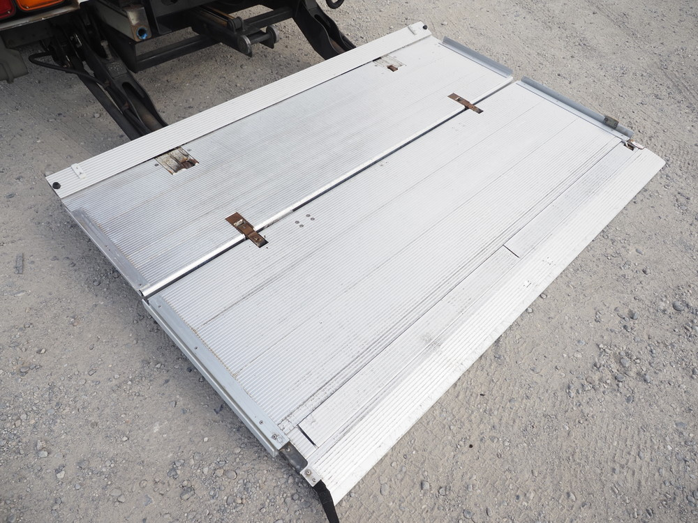 いすゞ フォワード ウイング車 中型 TKG-FRR90T2 年式 H27[写真21]