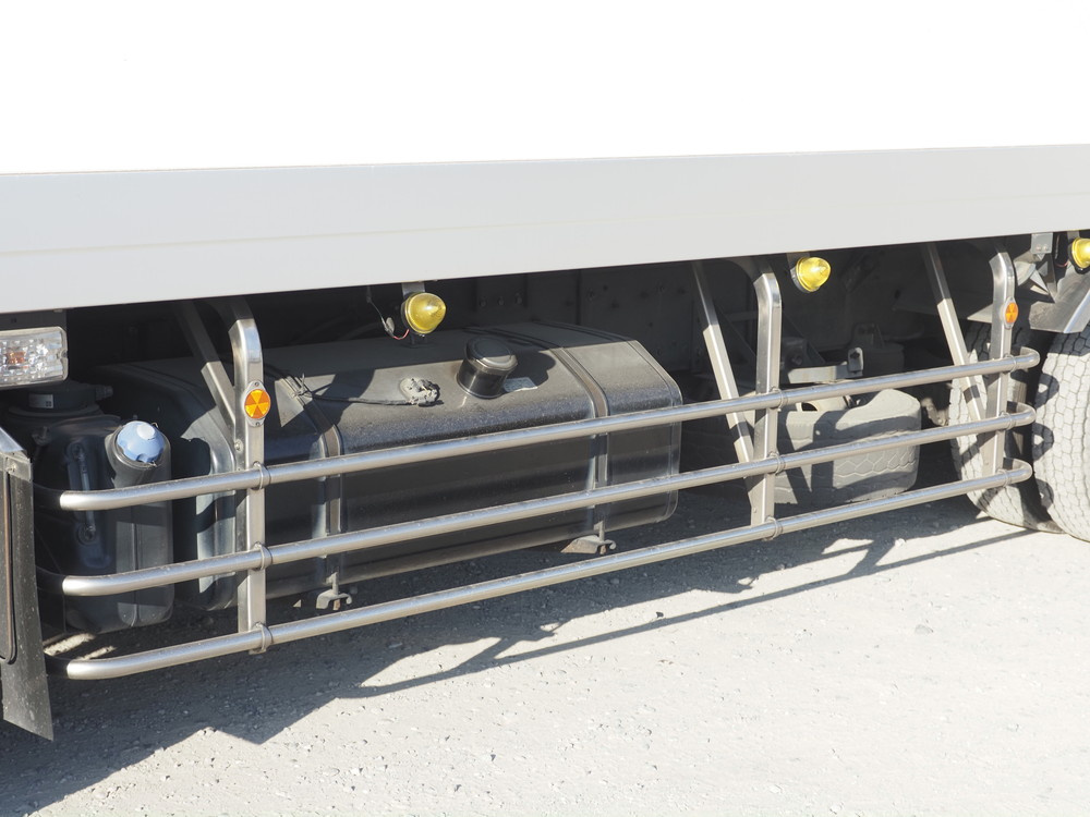 いすゞ ギガ 冷凍バン 大型 QKG-CYJ77BA 年式 H28[写真16]