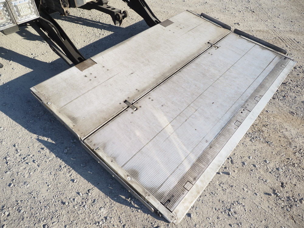 いすゞ ギガ 冷凍バン 大型 QKG-CYJ77BA 年式 H28[写真26]