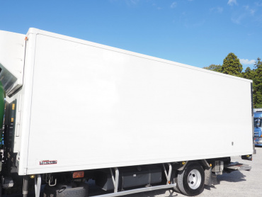 いすゞ フォワード 冷凍バン 中型 TKG-FRR90S2 年式 H28[写真12]