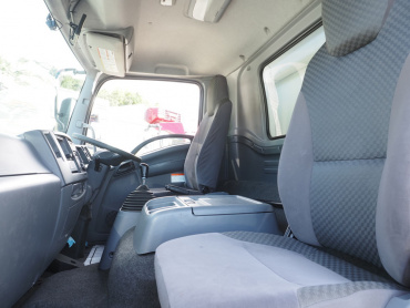 いすゞ フォワード 冷凍バン 中型 TKG-FRR90S2 年式 H28[写真29]