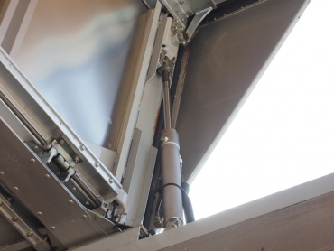 いすゞ ギガ ウイング車 大型 LKG-CYJ77A 年式 H24[写真12]