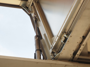 いすゞ ギガ ウイング車 大型 QKG-CYJ77A 年式 H25 [写真12]