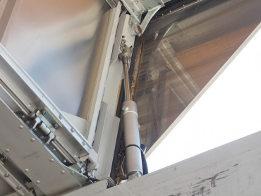 いすゞ ギガ ウイング車 大型 QKG-CYJ77A 年式 H24[写真13]