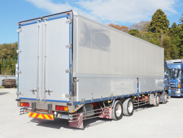 いすゞ ギガ ウイング車 大型 QKG-CYJ77A 年式 H24[写真05]