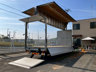 いすゞ フォワード ウイング車 中型 TKG-FRR90T2 年式 H27[写真02]