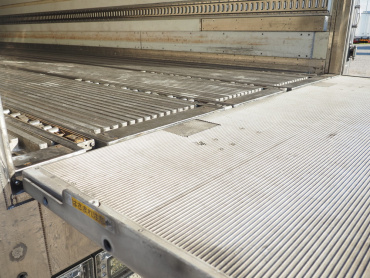 いすゞ ギガ 冷凍バン 大型 QKG-CYJ77BA 年式 H28[写真27]