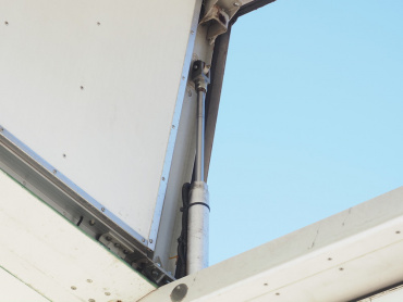 いすゞ ギガ 冷凍ウイング 大型 PDG-CYJ77W8 年式 H22[写真21]