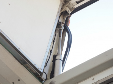 いすゞ ギガ 冷凍ウイング 大型 PDG-CYJ77W8 年式 H22[写真15]