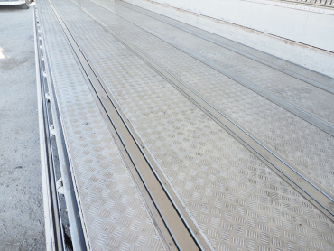 いすゞ ギガ 冷凍ウイング 大型 PDG-CYJ77W8 年式 H22[写真27]