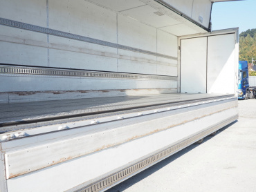 いすゞ ギガ 冷凍ウイング 大型 PDG-CYJ77W8 年式 H22[写真24]