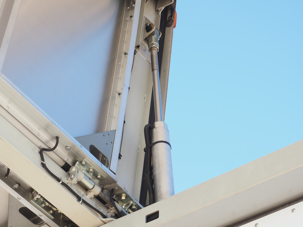 いすゞ フォワード ウイング車 中型 TKG-FRR90T2 年式 H27[写真18]