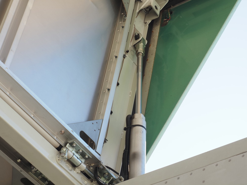 いすゞ フォワード ウイング車 中型 TKG-FRR90T2 年式 H27[写真12]