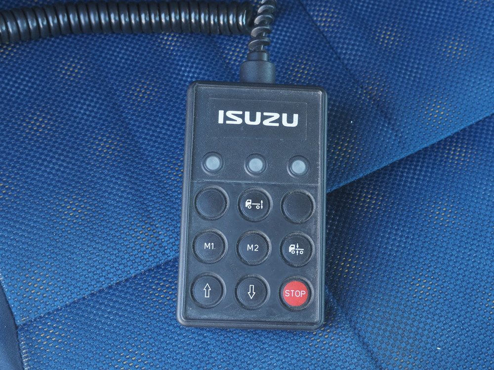 いすゞ ギガ ウイング車 大型 QKG-CYJ77A 年式 H27[写真38]