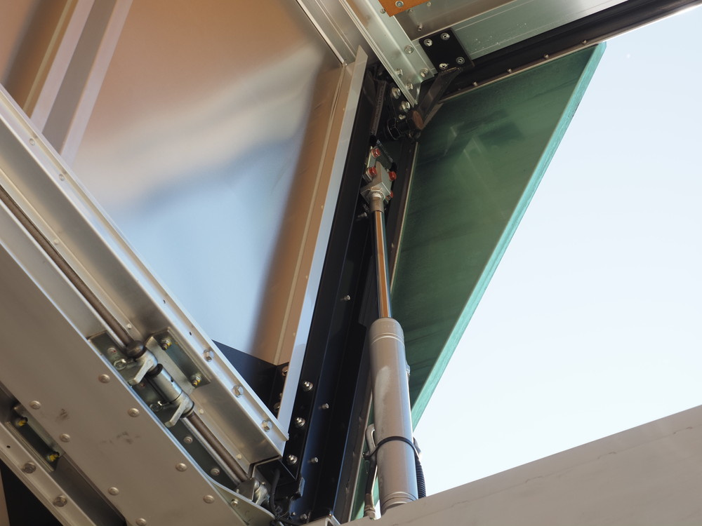 いすゞ ギガ ウイング車 大型 QKG-CYJ77A 年式 H27[写真11]