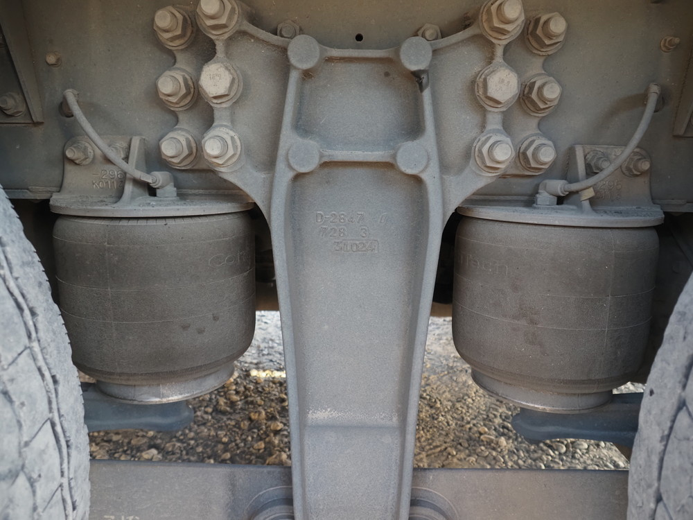 いすゞ ギガ ウイング車 大型 QKG-CYJ77A 年式 H26[写真37]