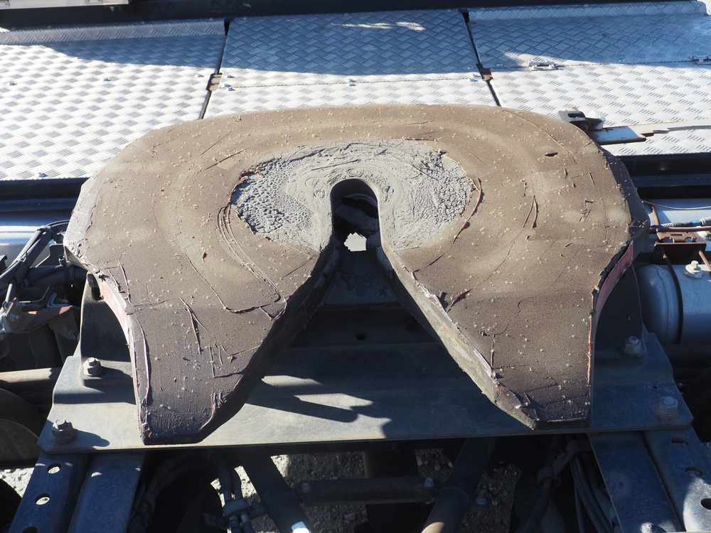 いすゞ ギガ トラクタ 大型 QKG-EXD52BD 年式 H29[写真13]