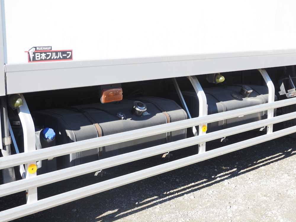 いすゞ ギガ 冷凍バン 大型 QKG-CYL77A 年式 H25[写真12]