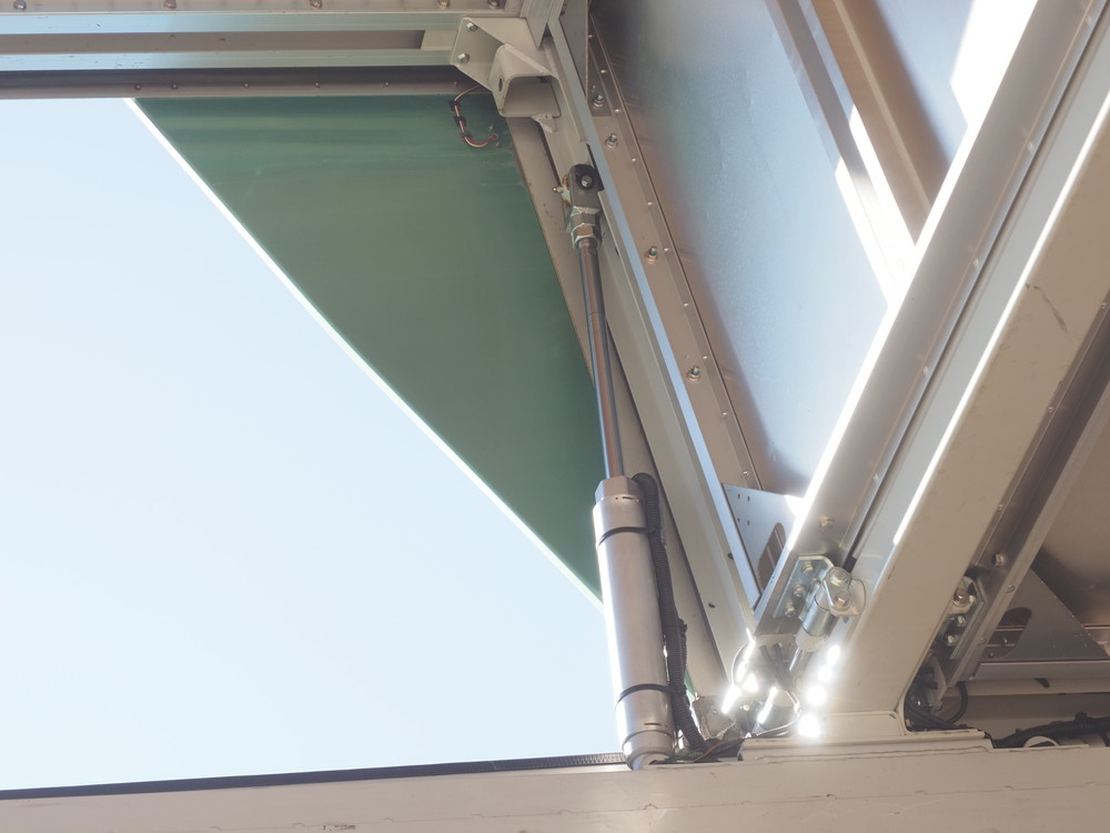 日野 プロフィア ウイング車 大型 2DG-FW1AHG 年式 R1[写真18]