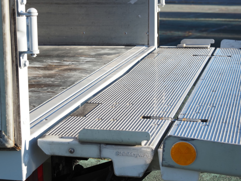 いすゞ エルフ バン車 小型 TKG-NMR85AN 年式 H26[写真16]