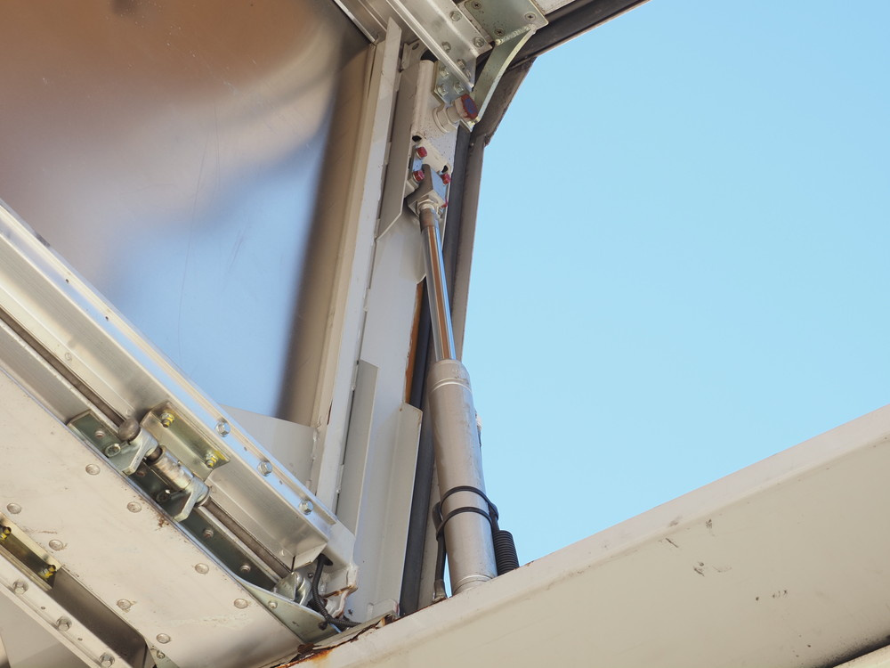 いすゞ ギガ ウイング車 大型 QKG-CYJ77A 年式 H26[写真17]