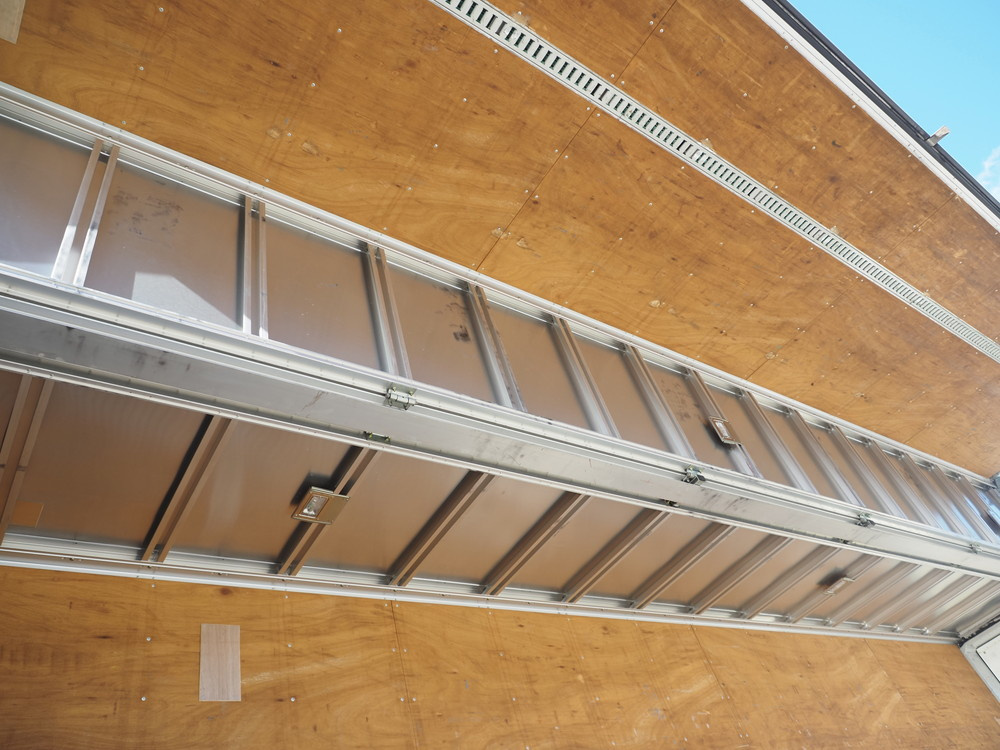 いすゞ ギガ ウイング車 大型 QKG-CYJ77A 年式 H26[写真20]