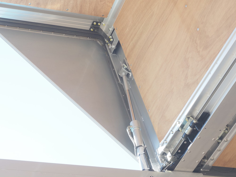 いすゞ フォワード ウイング車 中増t 2RG-FTR90V2 年式 R2[写真20]