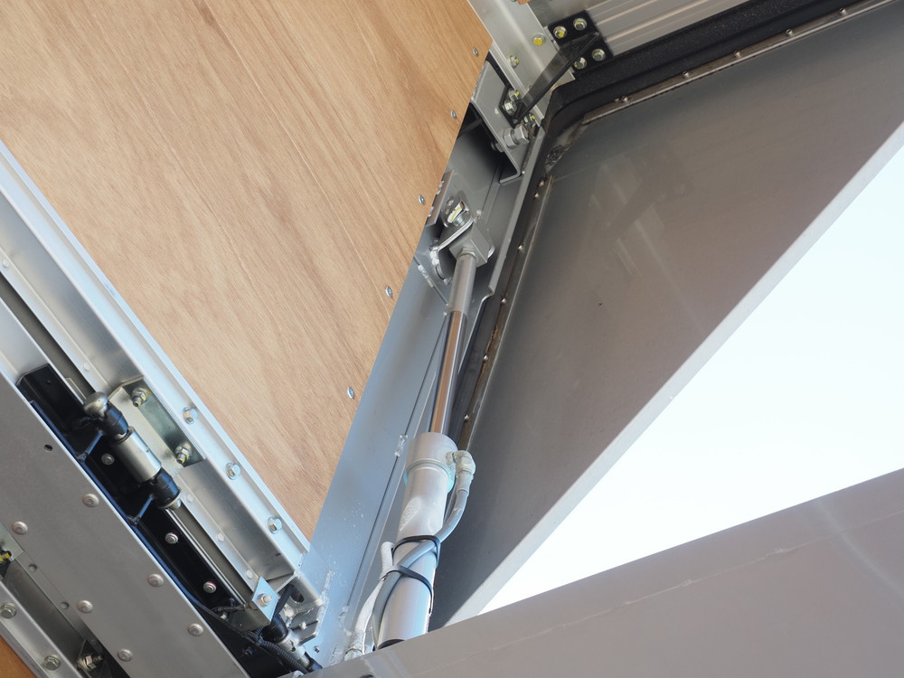 いすゞ フォワード ウイング車 中増t 2RG-FTR90V2 年式 R2[写真14]