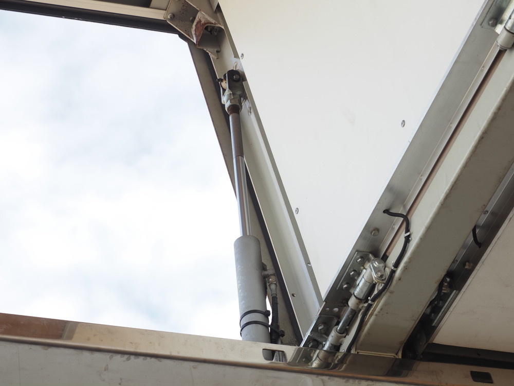 いすゞ ギガ ウイング車 大型 QPG-CYJ77B 年式 H29[写真16]