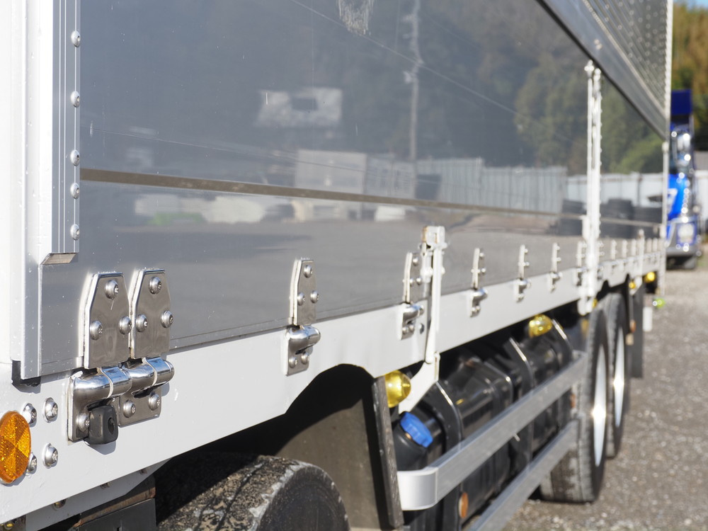 いすゞ ギガ ウイング車 大型 QPG-CYJ77B 年式 H29[写真10]