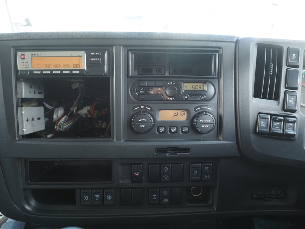 いすゞ ギガ ウイング車 大型 QPG-CYJ77B 年式 H29[写真40]