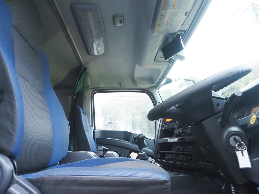 いすゞ ギガ ウイング車 大型 QKG-CYJ77B 年式 H28[写真30]