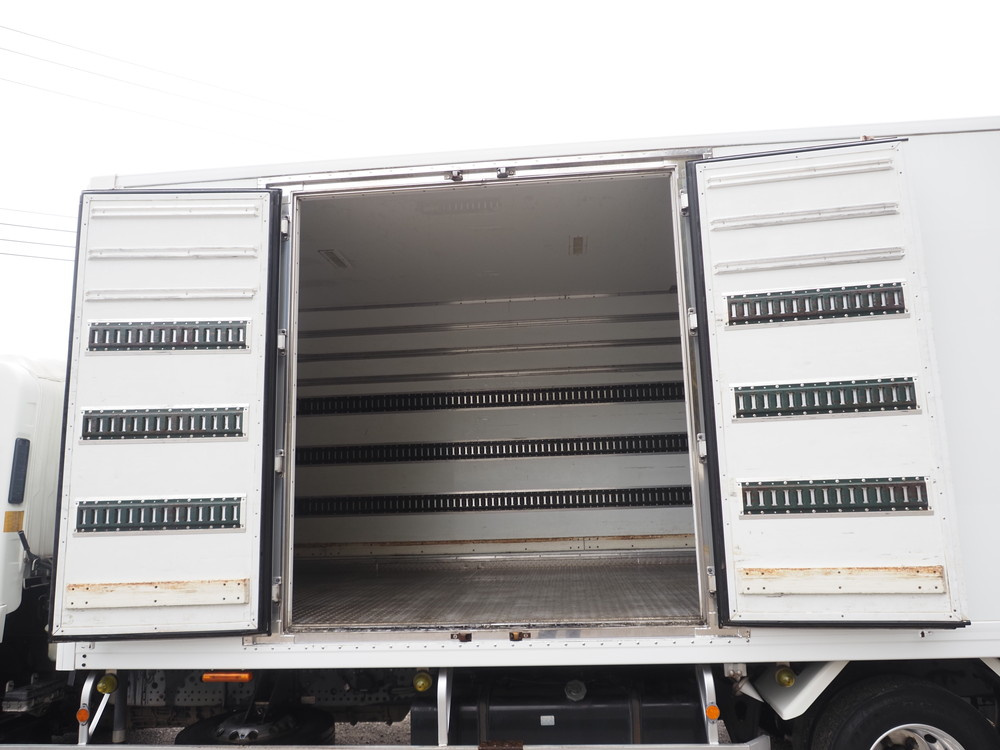 いすゞ フォワード 冷凍バン 中型 TKG-FRR90T2 年式 H29[写真17]