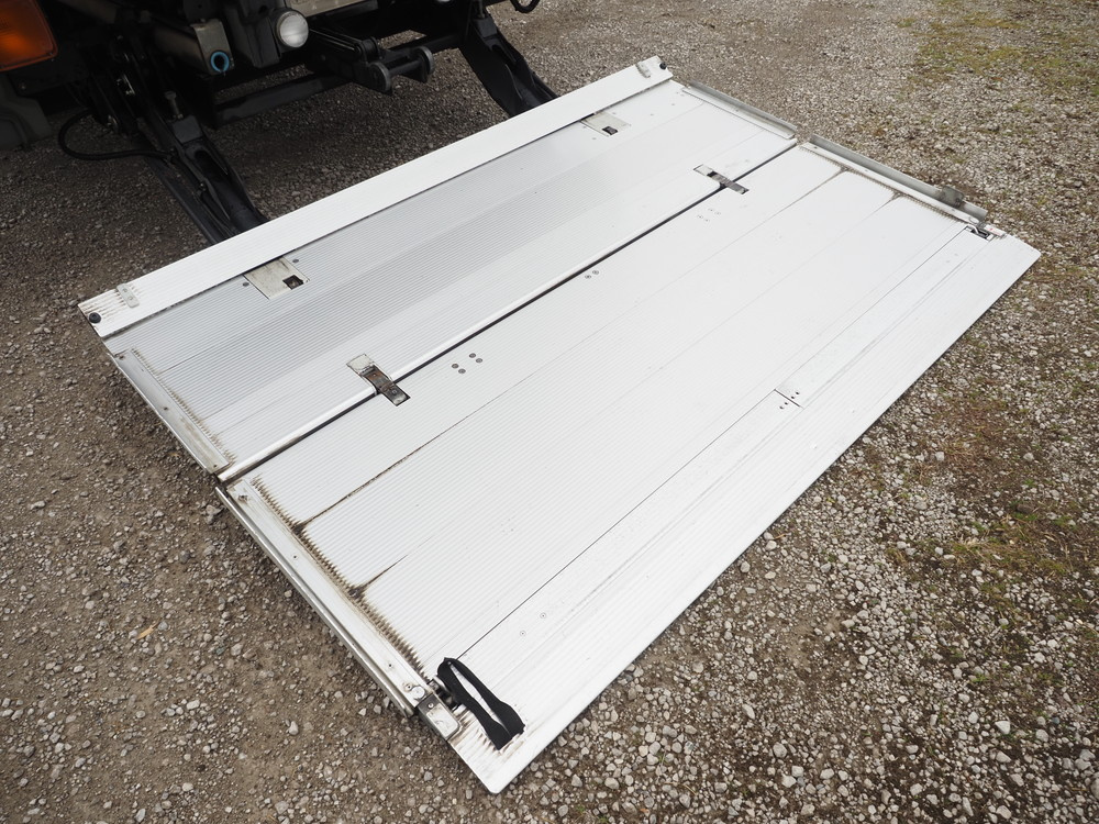 いすゞ フォワード 冷凍バン 中型 TKG-FRR90T2 年式 H29[写真22]