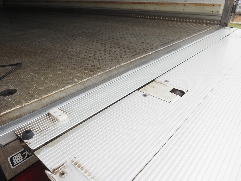 いすゞ フォワード 冷凍バン 中型 TKG-FRR90T2 年式 H29[写真23]