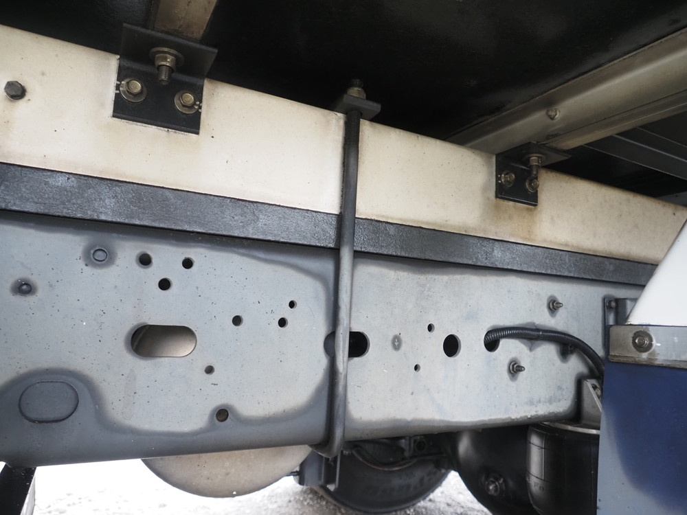 いすゞ フォワード 冷凍バン 中型 TKG-FRR90T2 年式 H29[写真41]