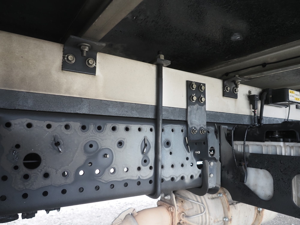 いすゞ フォワード 冷凍バン 中型 TKG-FRR90T2 年式 H29[写真40]