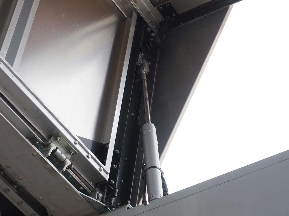 いすゞ ギガ ウイング車 大型 QKG-CYJ77A 年式 H27[写真14]