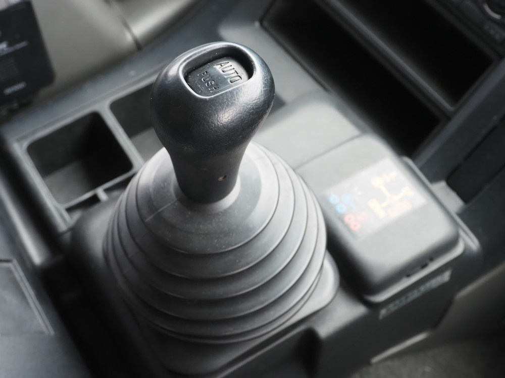 いすゞ ギガ ウイング車 大型 QKG-CYJ77A 年式 H27[写真34]